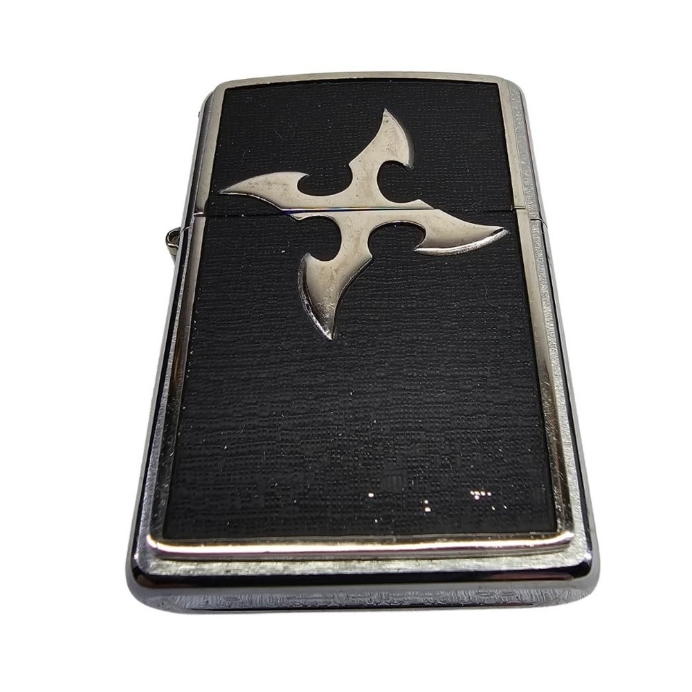 Zippo 2003 Star‎ Shuriken Lighter Silver Black Raised Emblem Rare un used